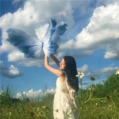 轻轻拂过